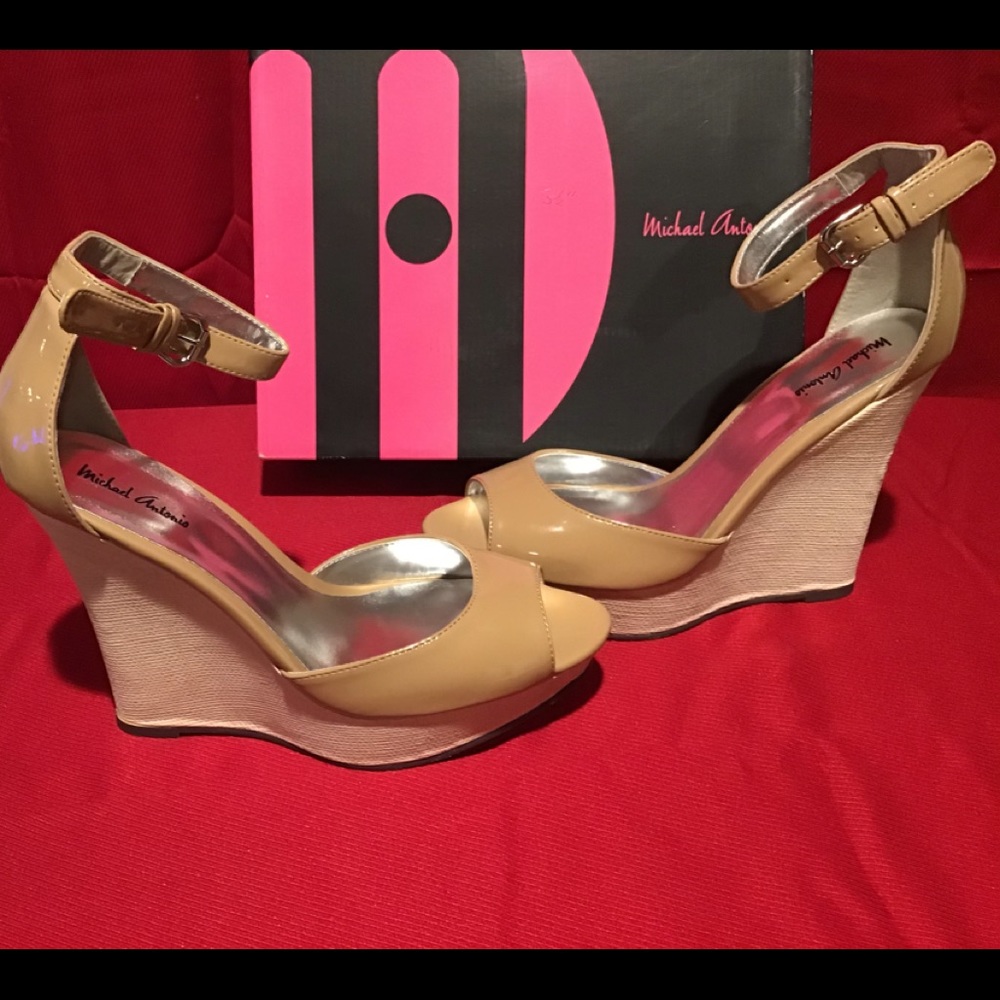 Nude patent wedges